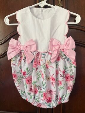 Baby Girl Pink Floral Bubble Romper 12M Bow Detail White Bib Classic Boutique